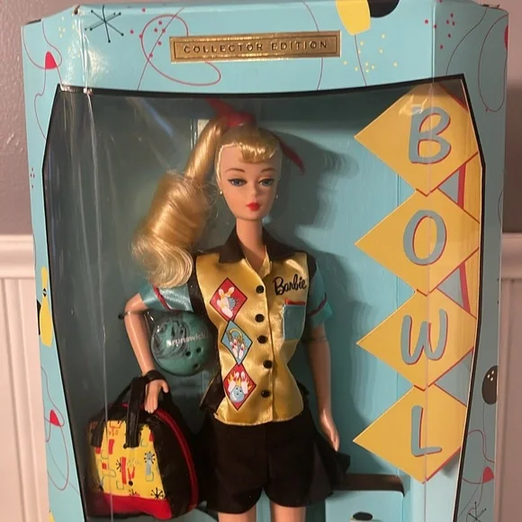 Bowling Champ Barbie - Picture 2 of 7